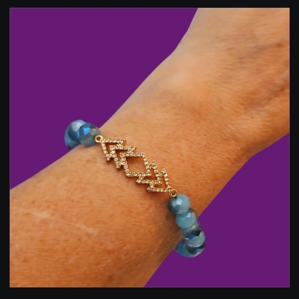 5/$25 Icy Blue Faceted Glass Beaded Arrow Chevron Stretch Bracelet